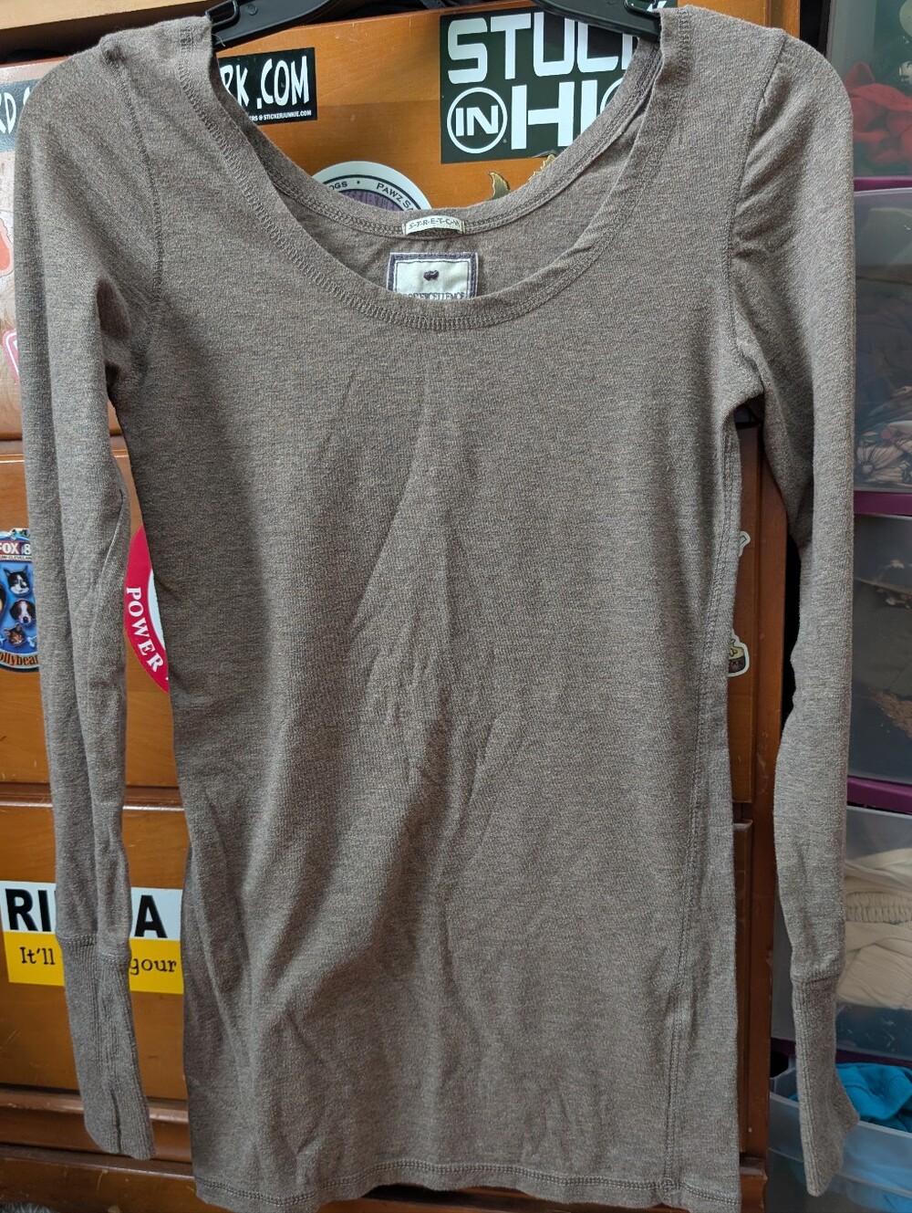 Cute Heather Brown Long Sleeve Scoop Neck Top!!